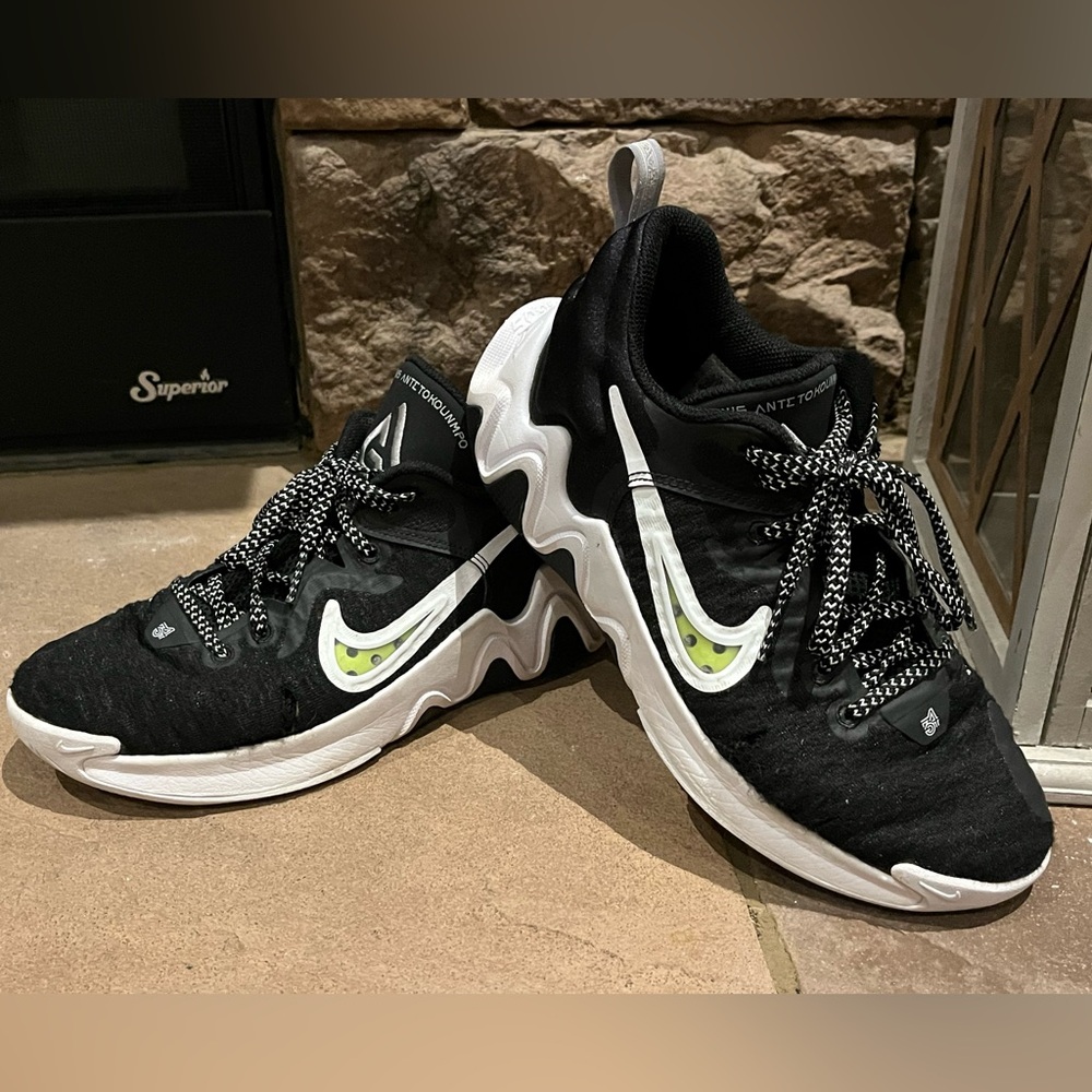 Nike Giannis Immortality GS 'BLACK VOLT', Size 5.5Y